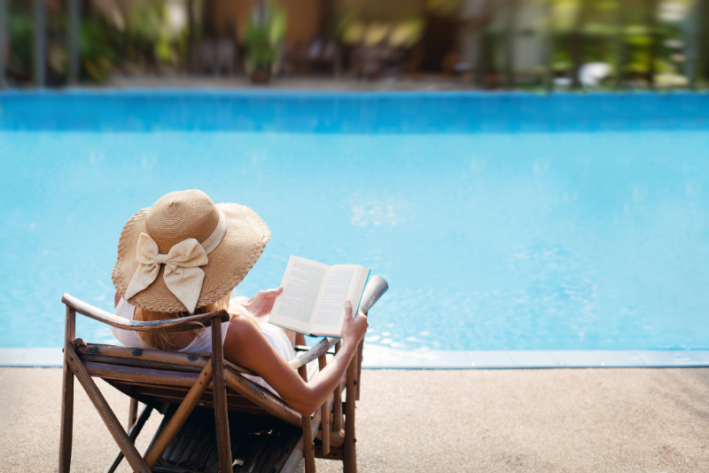 woman on the pool relaxing