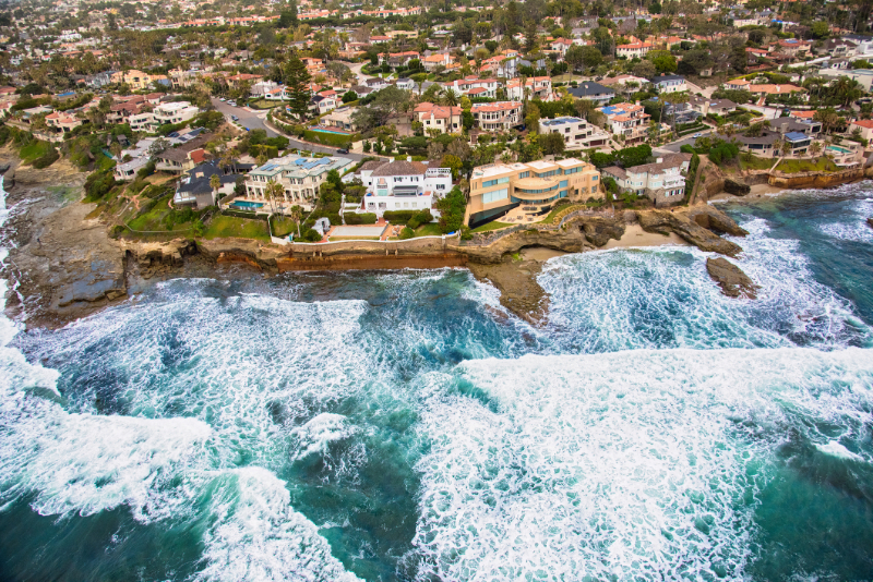 Navigating La Jolla Shores' Competitive Real Estate Market Tips for Buyers and Sellers